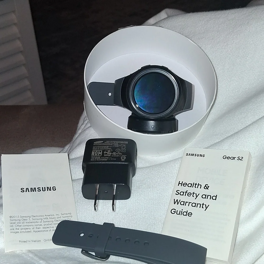 Samsung Gear 2 Watch All Details In Pic Comes With What Is Pictured.